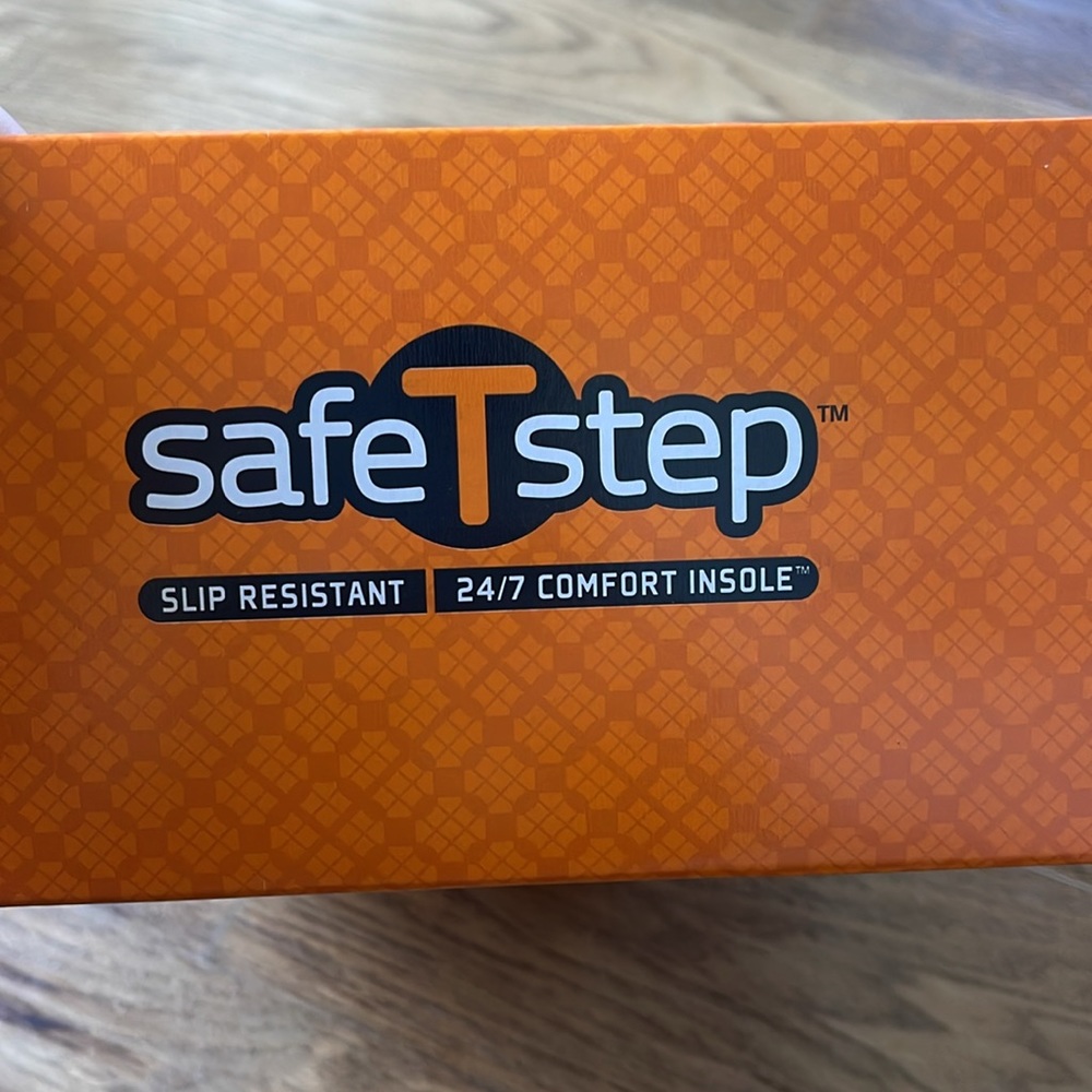 Safe T Step Nonslip Black Sneakers - Picture 5 of 6